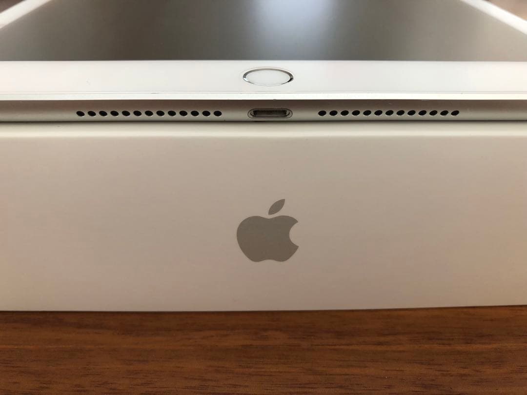 【美品】iPad 第6世代 シルバー 32GB 9.7インチ