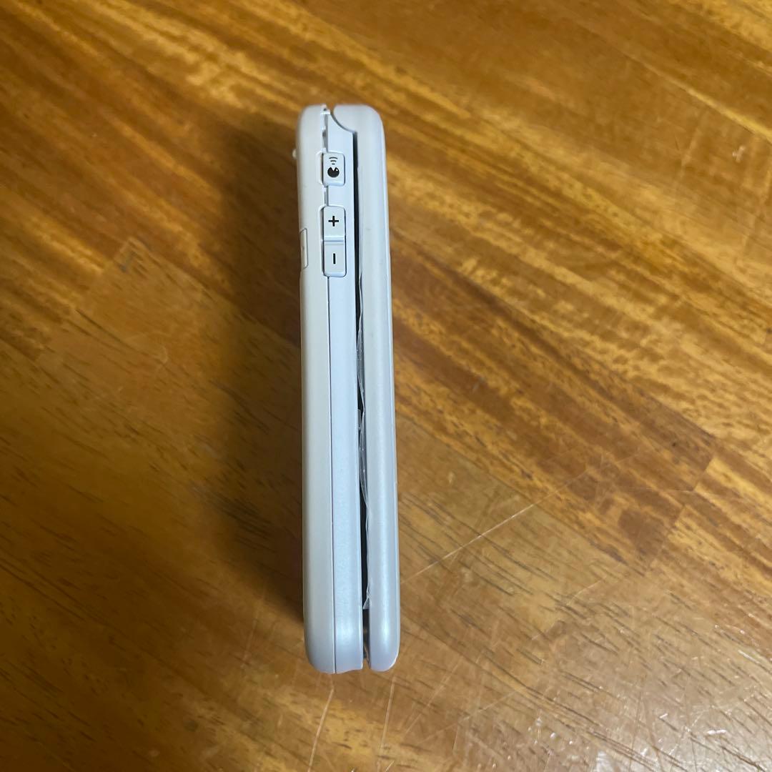 F-01M ホワイト 折りたたみ式携帯電話 本体(充電器一式)