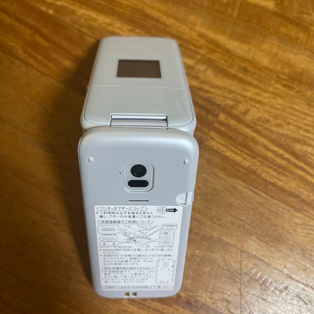 F-01M ホワイト 折りたたみ式携帯電話 本体(充電器一式)