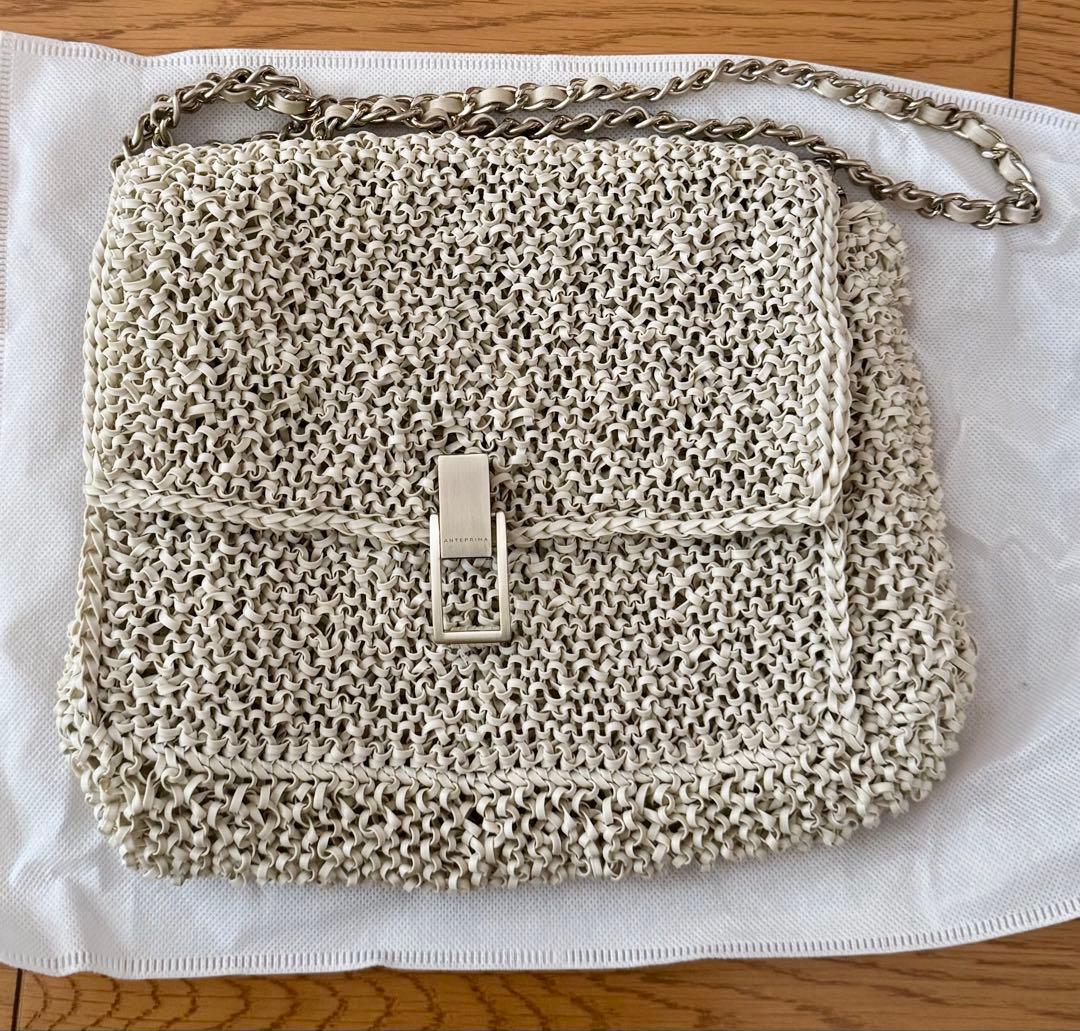 アンテプリマ グラッフェッタ チェーンバッグ　マットホワイト