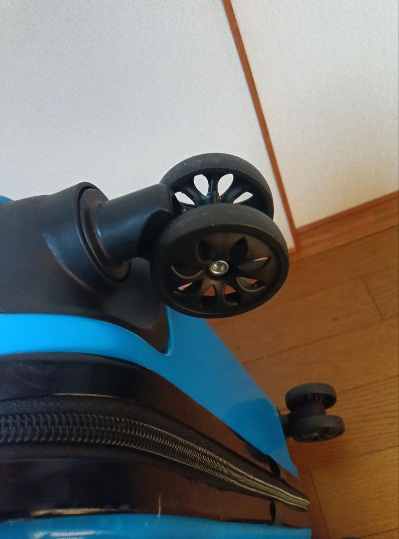 子供が乗れるキャリーケース