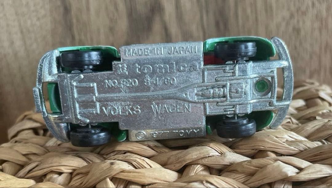 〈トミカ〉青箱 F70 フォルクスワーゲン ポリスカー ドイツ緑 (日本製)