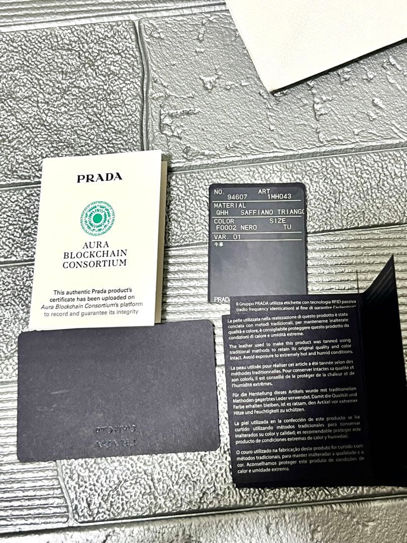 PRADA 1MH043 サフィアーノトライアングル 三つ折り財布