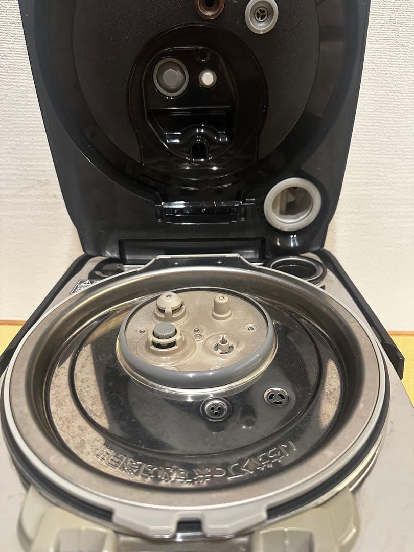 Panasonic 圧力IH炊飯器W踊り炊き　内釜交換済SR-VSX188-K