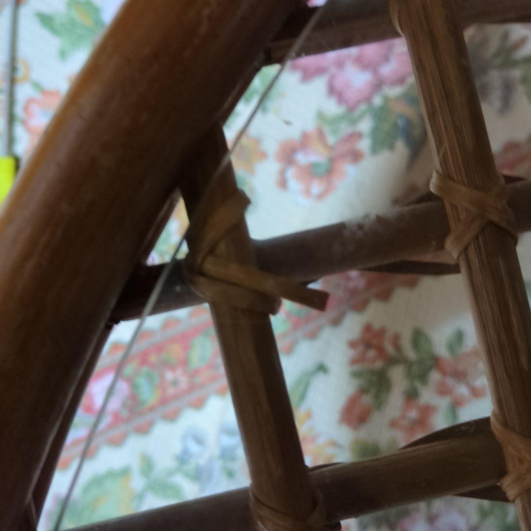 レトロ　ラタン製 円形座卓 メッシュデザイン　　直径９０センチ　高さ３５センチ