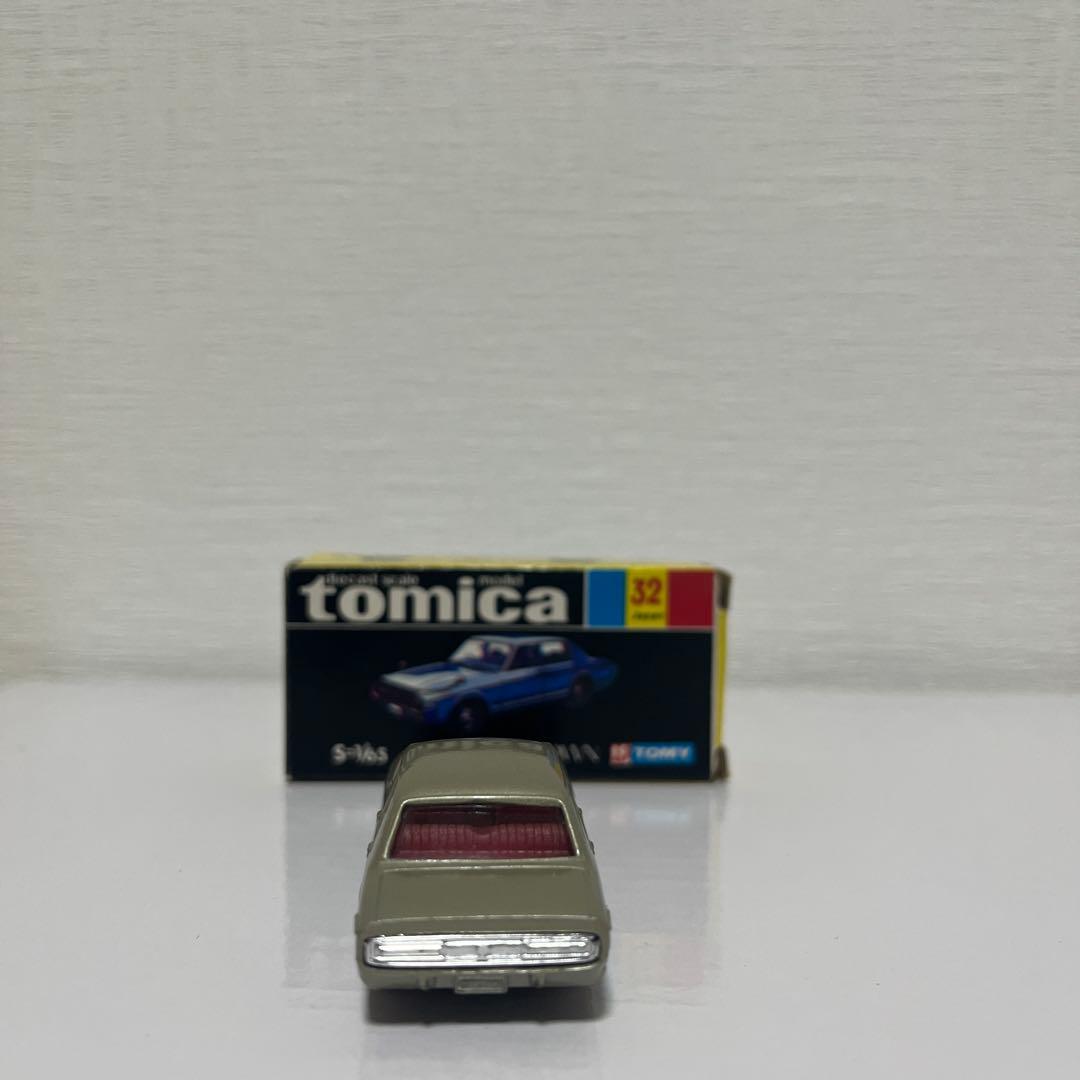 黒箱トミカ32 トヨタ ニュークラウン　シルバー