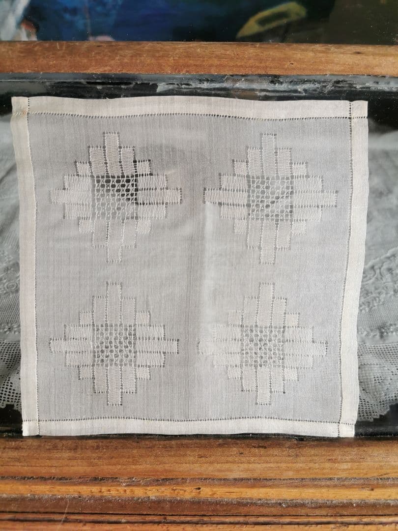 アンティーク オーガンジー 透かしドローンワークレース刺繍 スクエアドイリー難有