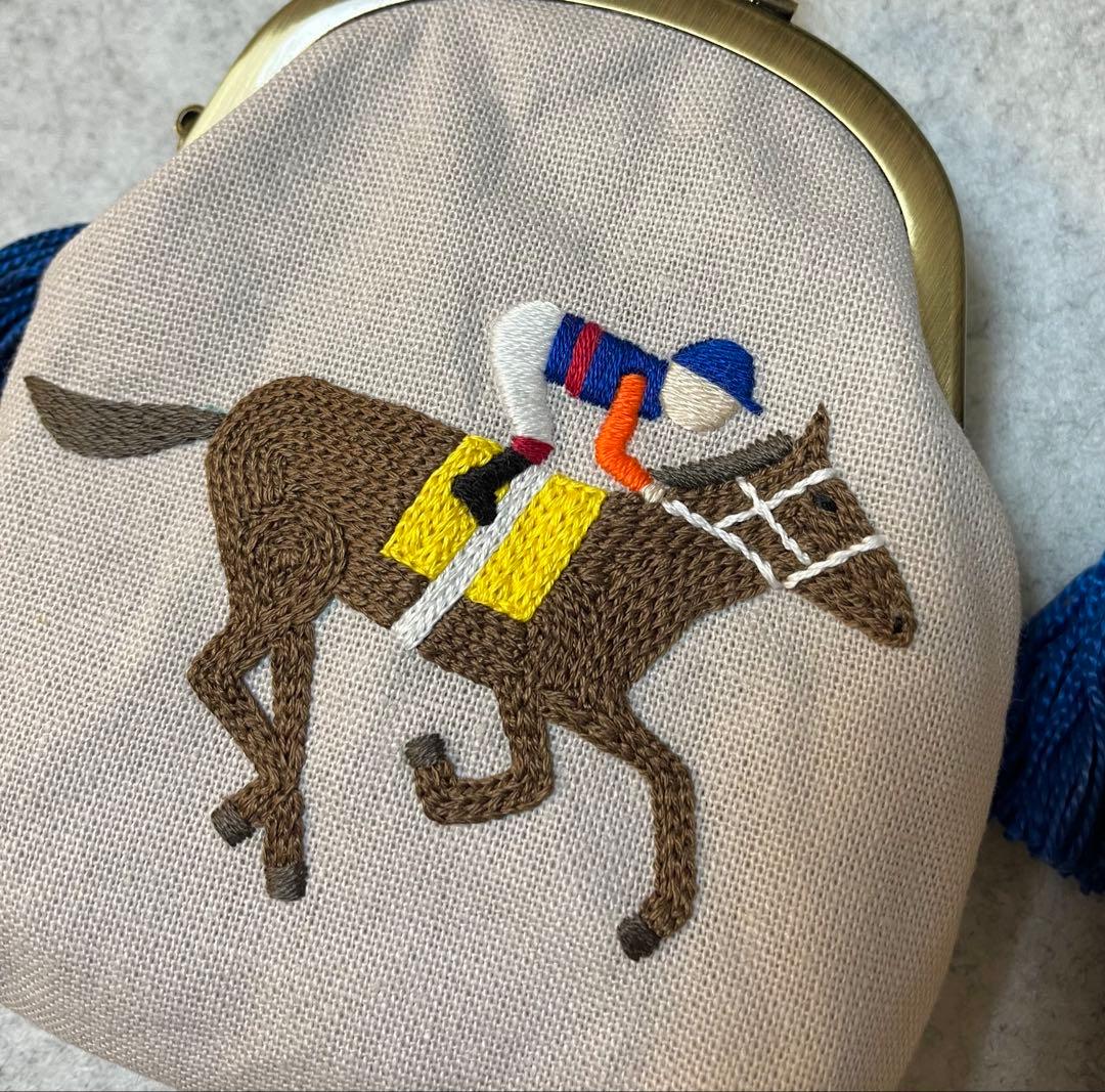 ハンドメイド　手刺繍　がま口ポーチ☆まっちゃんだよです