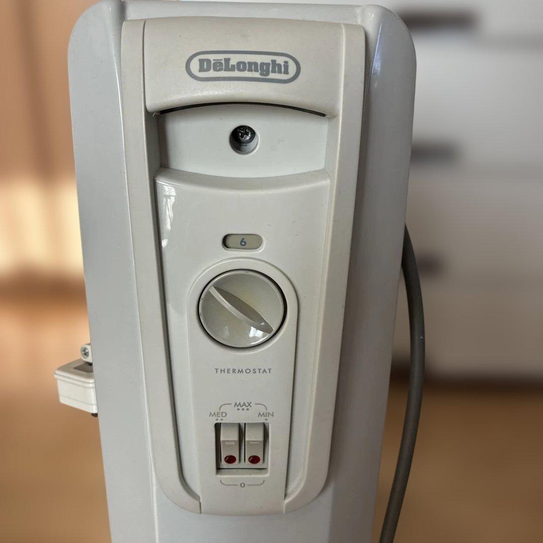 デロンギオオイルヒーター。H771423E. 200V.2300W.作動確認済.