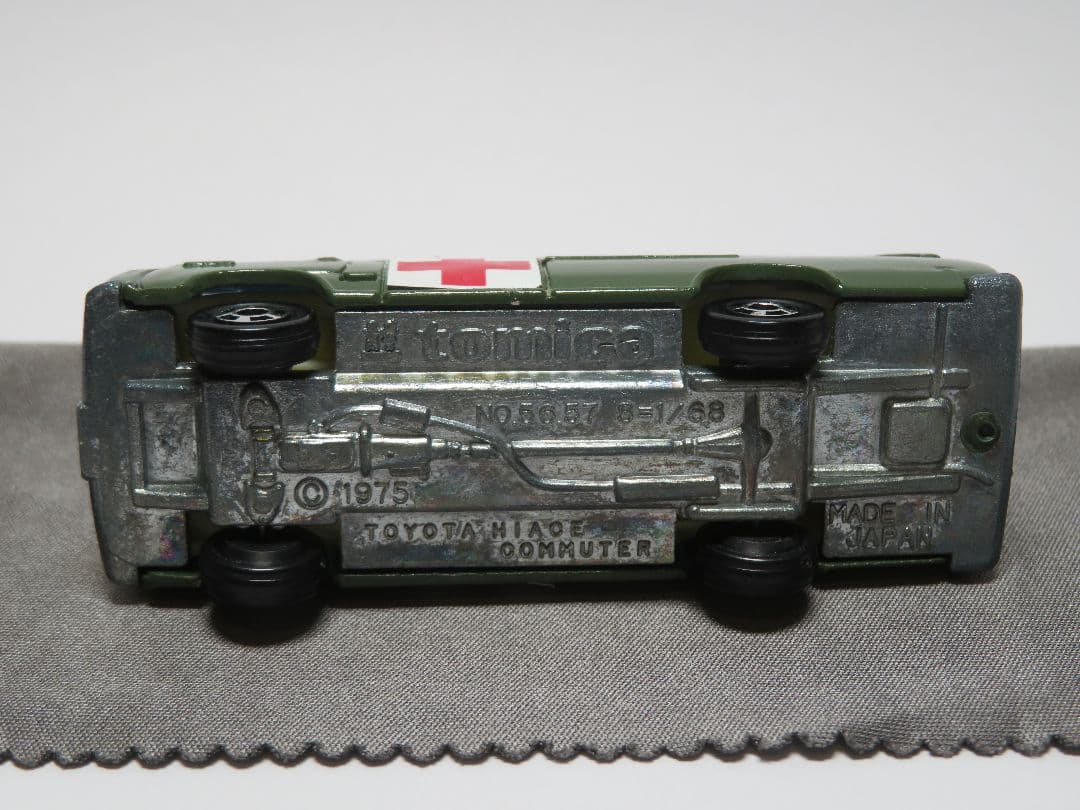 トミカ 57 RH18V型 救急車 (ハイエースコミューター)