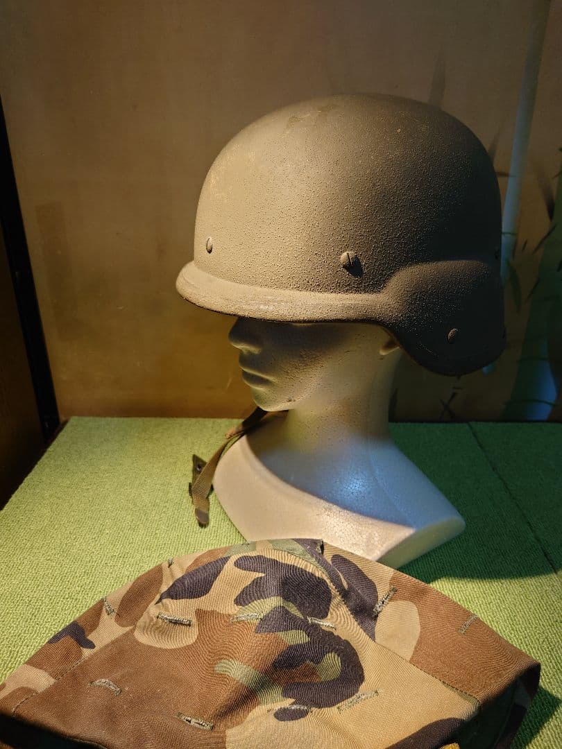 米軍放出　実物防弾Pasgtヘルメット　フリッツバリスティックヘルメット 80s