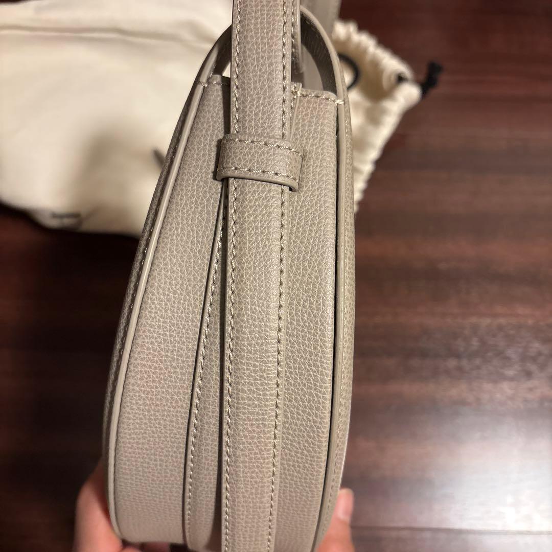 POLÈNE グレー レザー ショルダーバッグ