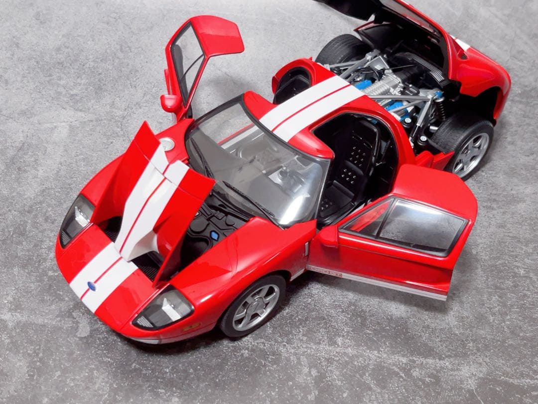 オートアート 1/18 フォードGT レッド