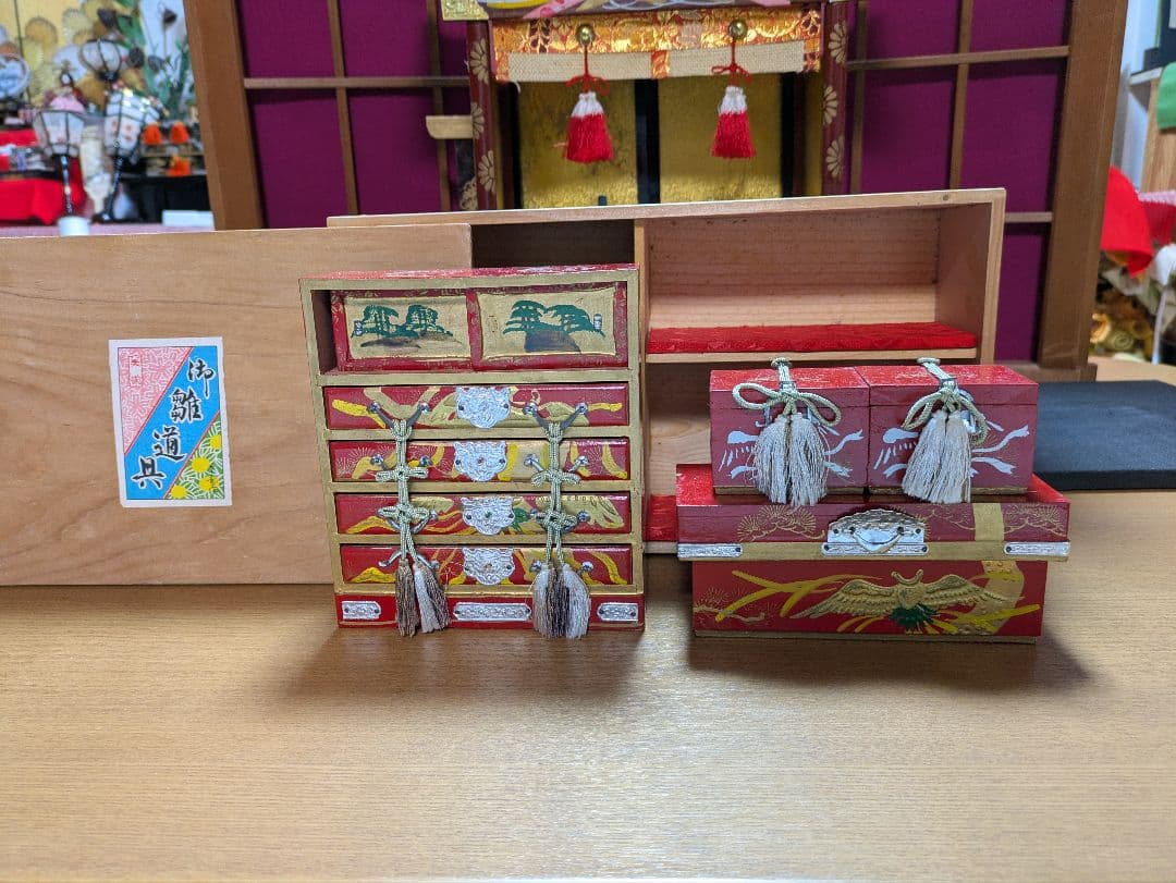 【八重の衣のお雛様付雛御殿】