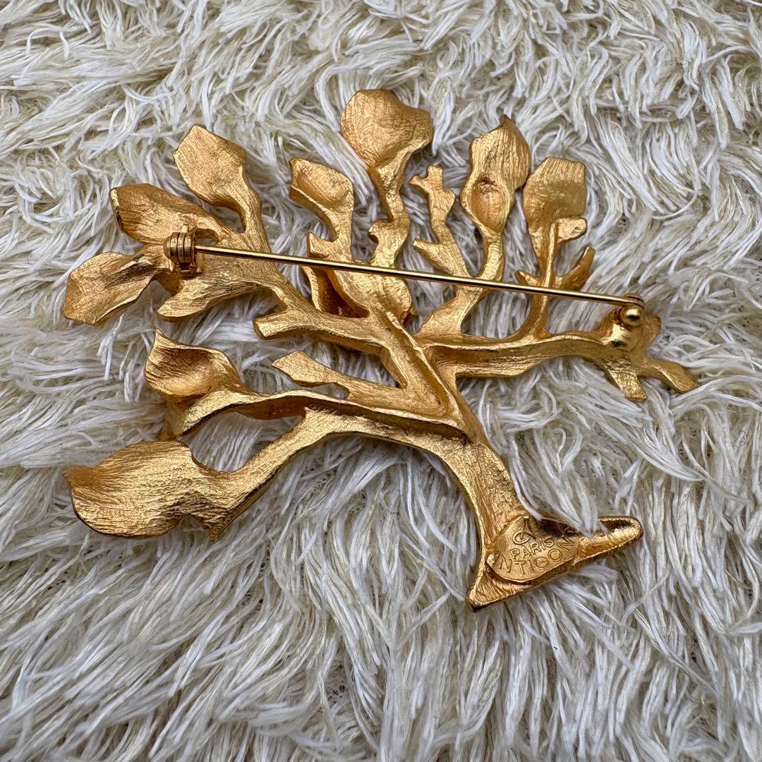 ANTIGONA リーフ　ツリー　ブローチ