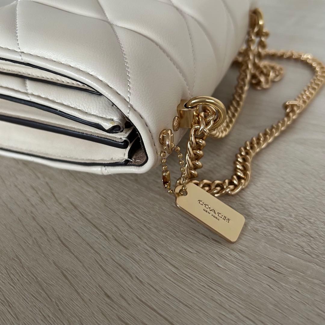 coach ショルダーバッグ　キルティング　ホワイト　ミニショルダー