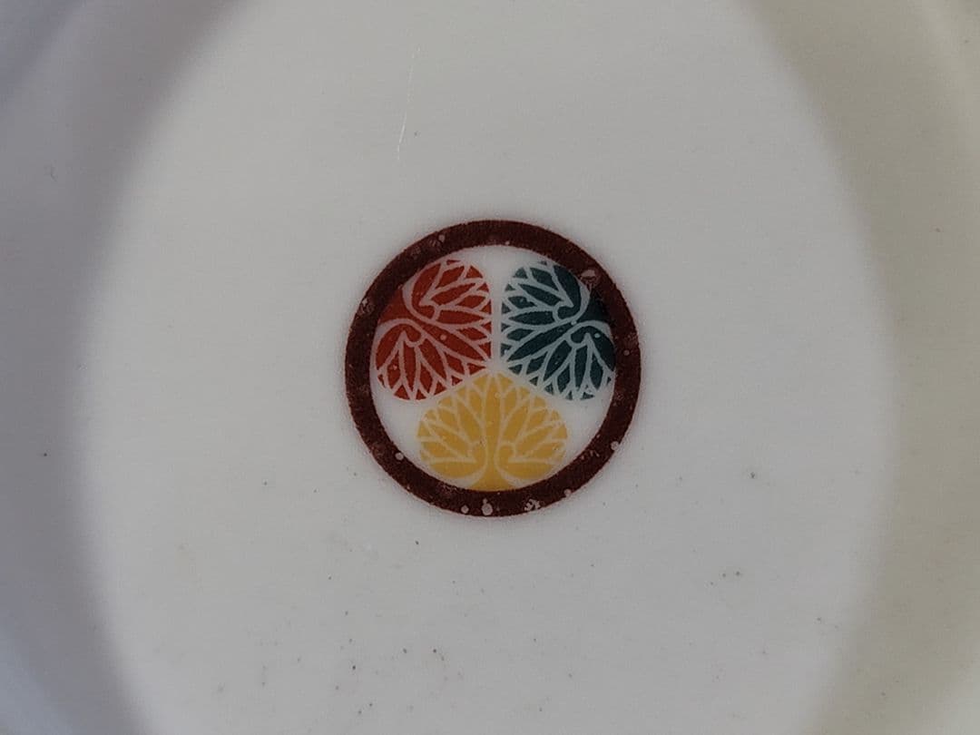 DT598 菊御紋 徳川紋 色絵 鍋島皿 一対 希少