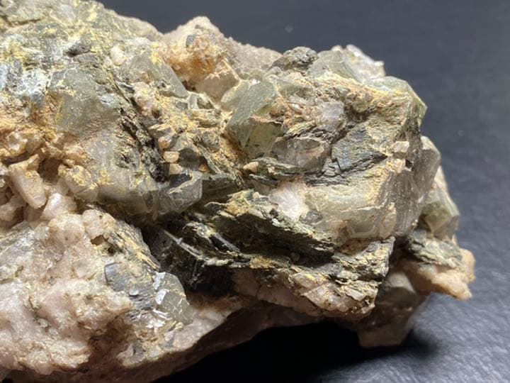 ザギ水晶　ザギマウンテンクォーツ 728g