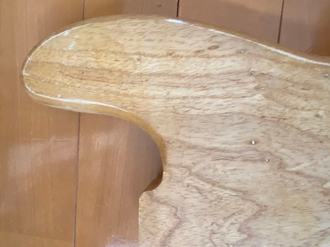 ジャズベース　1Pスワンプアッシュ　ボディ材