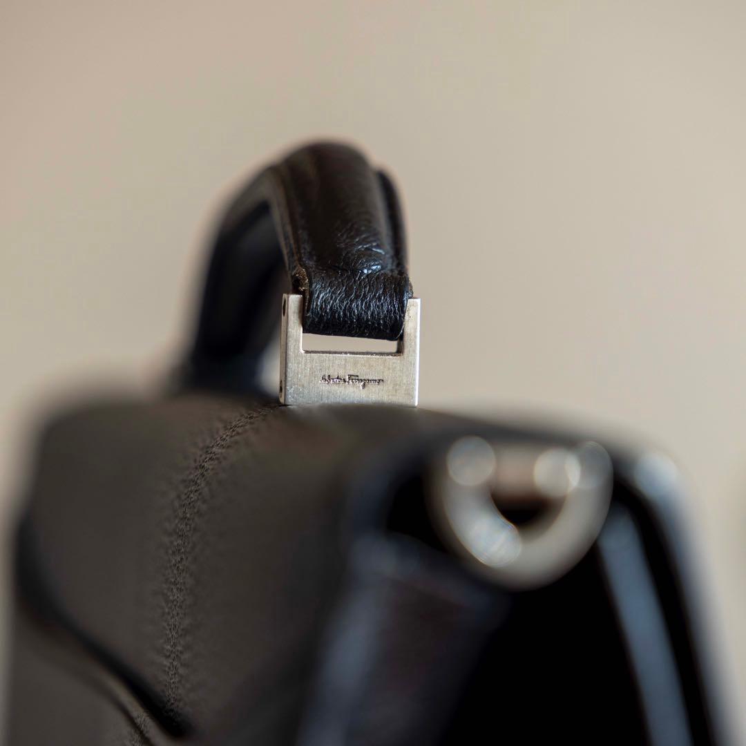 フェラガモ ブリーフケース 黒