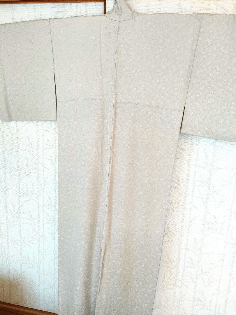 【皇室献上工場謹製】着物　色無地　愛子様お印　ゴヨウツツジ柄　美品