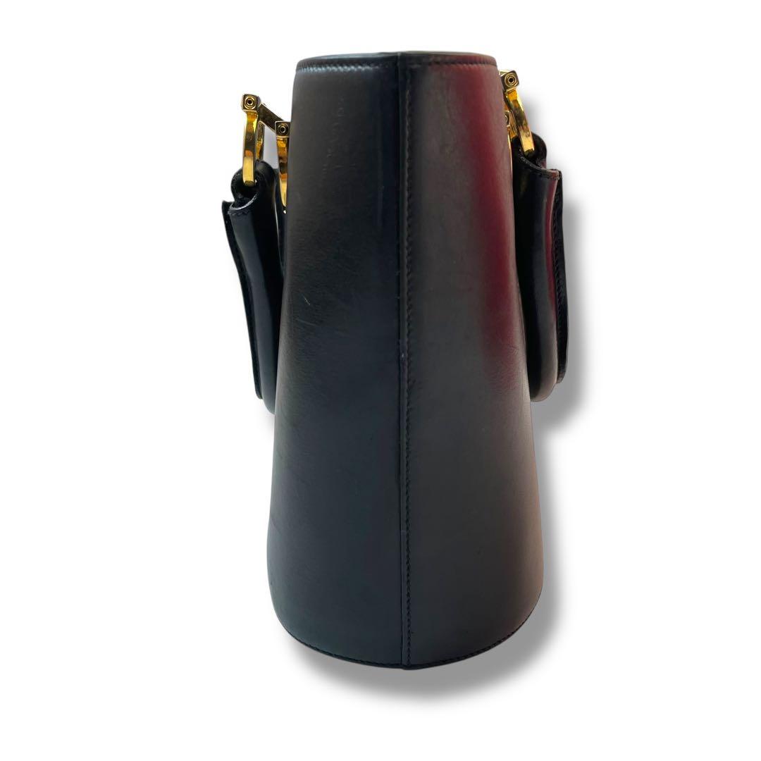 【美品】サルヴァトーレフェラガモ　ハンドバッグ　2way ガンチーニ　レザー　黒