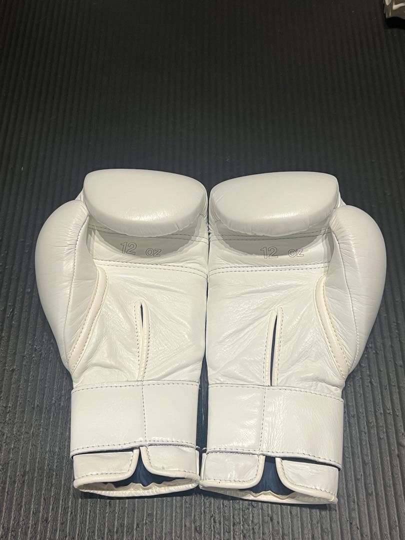 Winning ボクシンググローブ 12oz ホワイト モデル：MS-400B