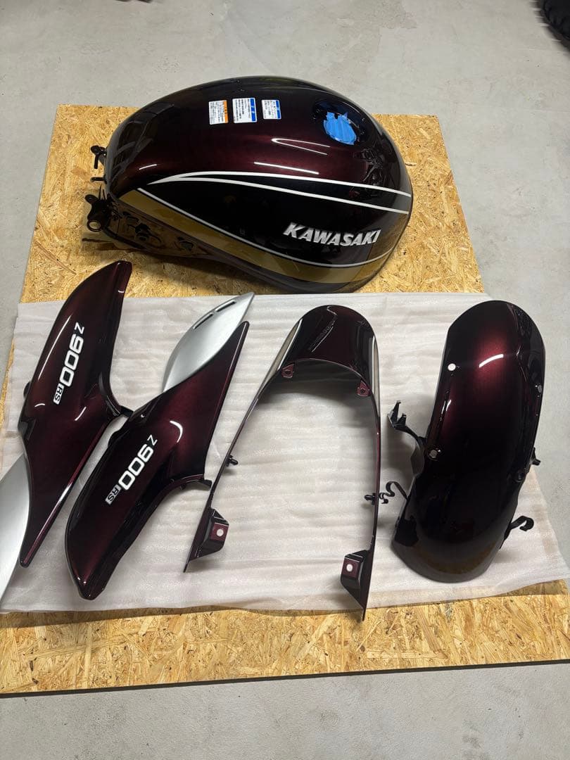 Z900RS キャンディトーンレッド　2025新車外し外装セット