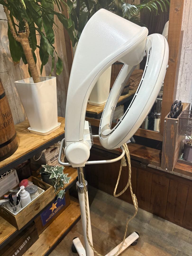 【定価35万円】タカラベルモント、ローラーボール　白　修理必要(目安5〜6万)