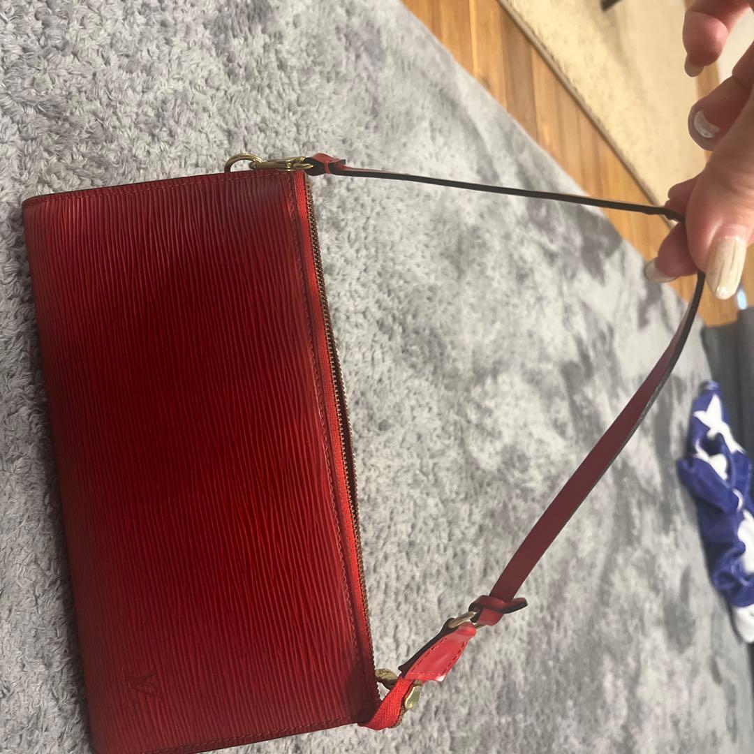 Louis Vuitton エピレザー レッドパーティーバッグ