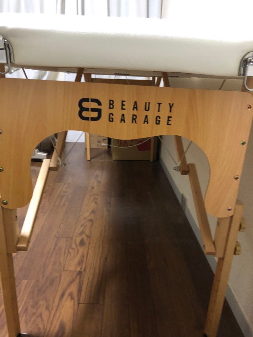 折りたたみエステベッドホワイト ビューティーガレージ