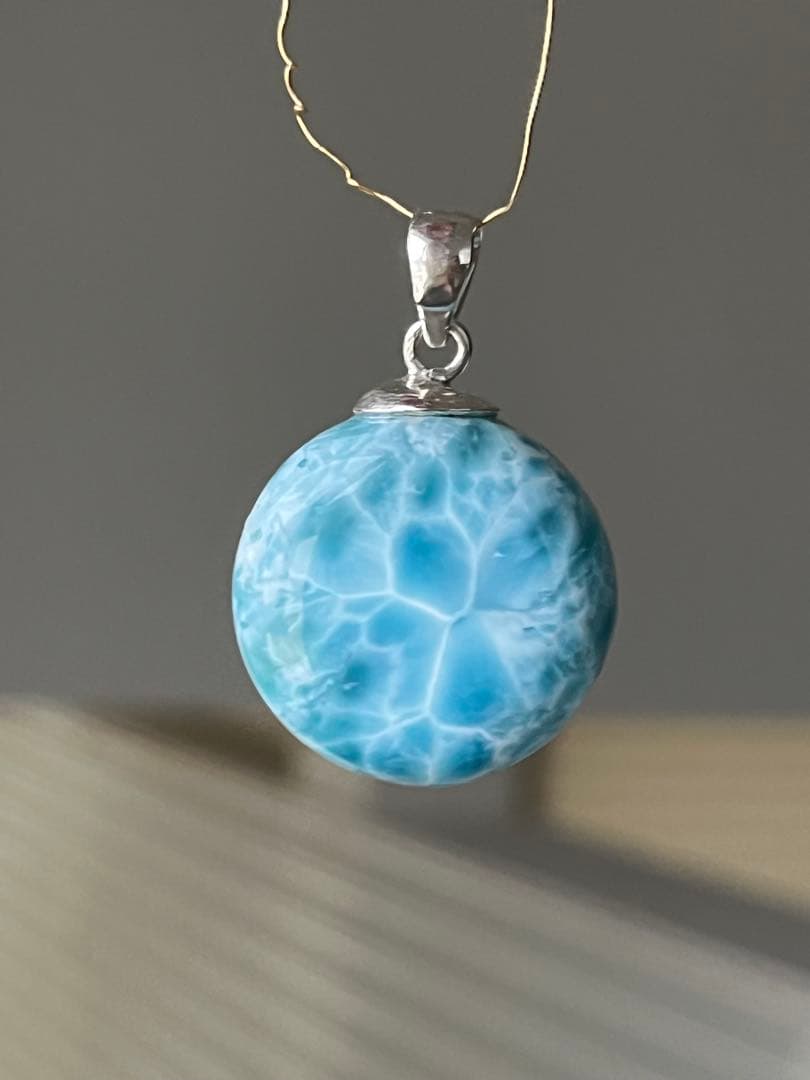 天然石ラリマー☆高品質！まる型ペンダントトップ☆レアな丸型＆両面違う模様が素敵！