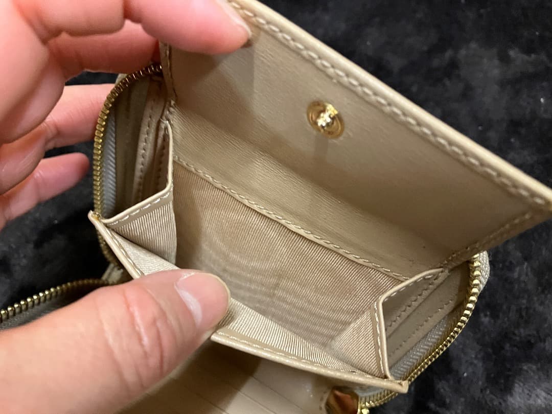 あ*も様 フェラガモ 二つ折り財布 ガンチーニ　ラウンドジップ /ゴールド