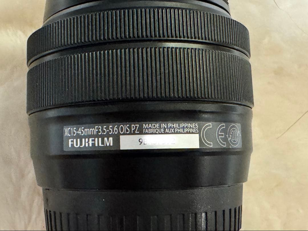 Fujifilm X-T30 ミラーレスカメラ レンズキット 本体と付属品