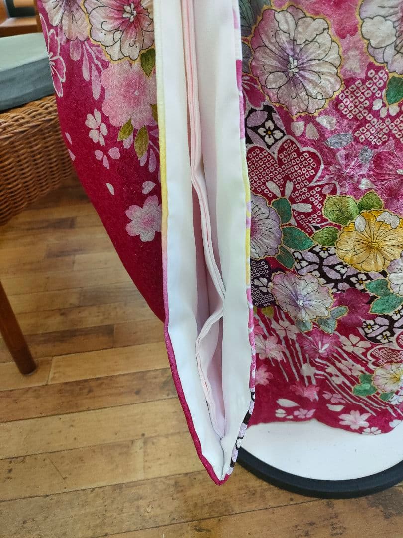 美品　振袖　白×ピンク　辻が花　　花芯絞り　銀通し
