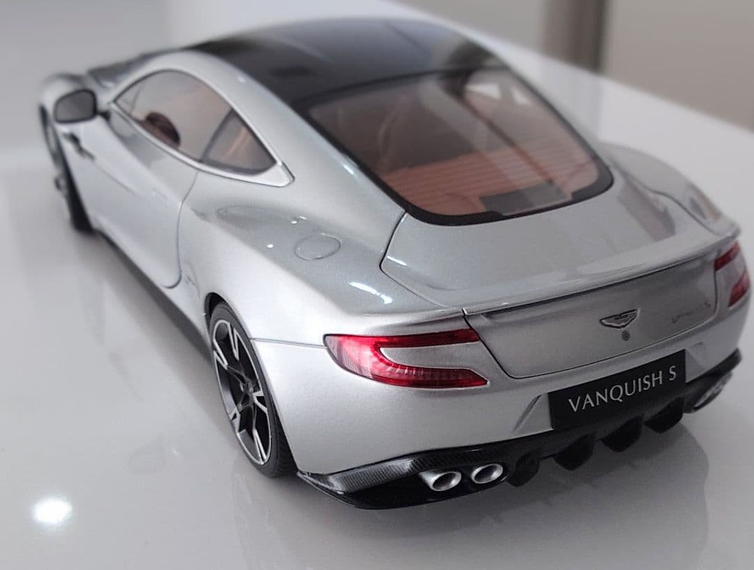 アストンマーチン ヴァンキッシュS 1/18