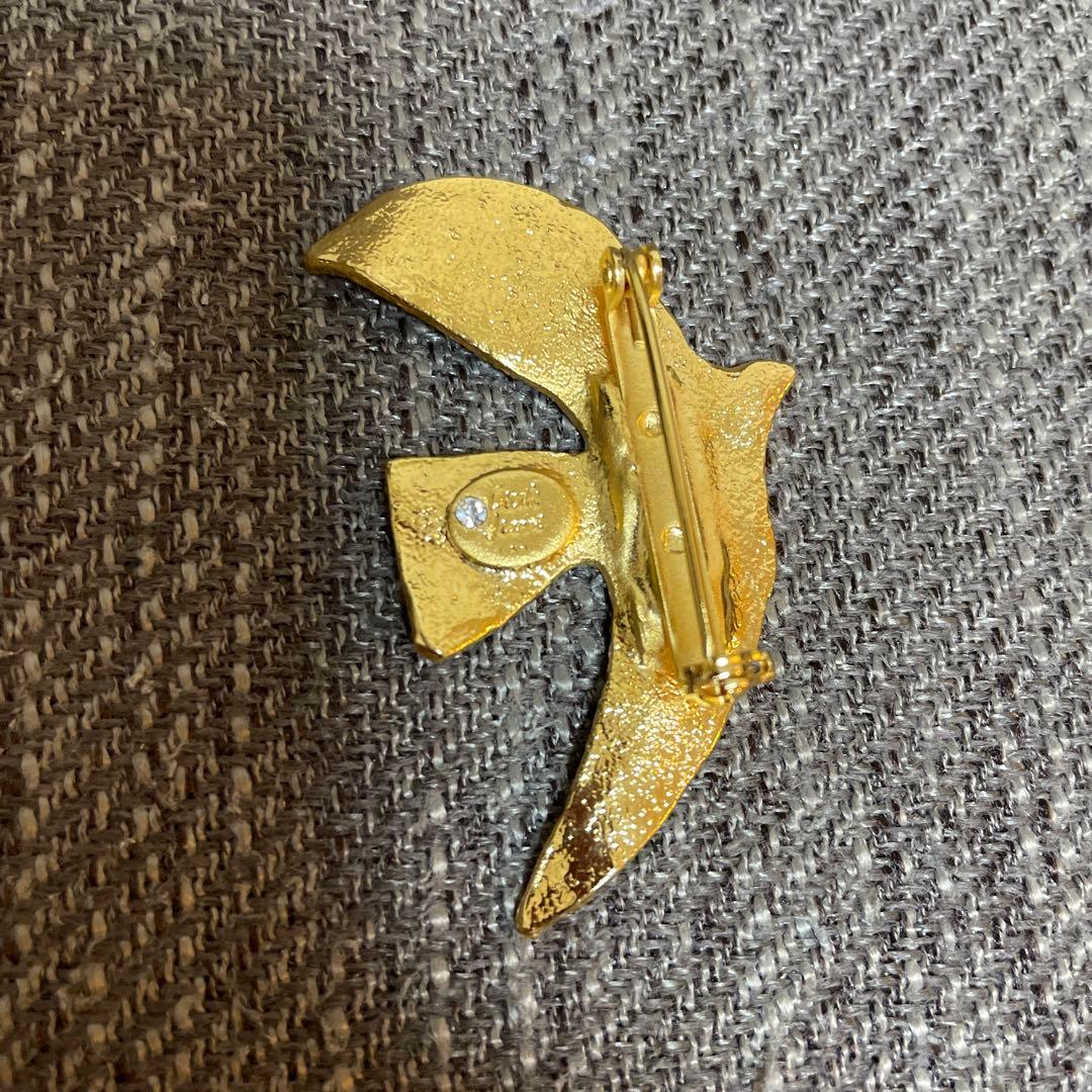 新品未使用セシルエジャンヌ　ピジョンブローチ