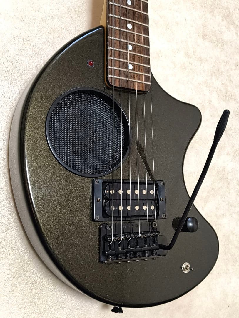 【超美品】ZO-3 芸達者 MB アンプ内蔵ミニギター 専用ソフトケース付