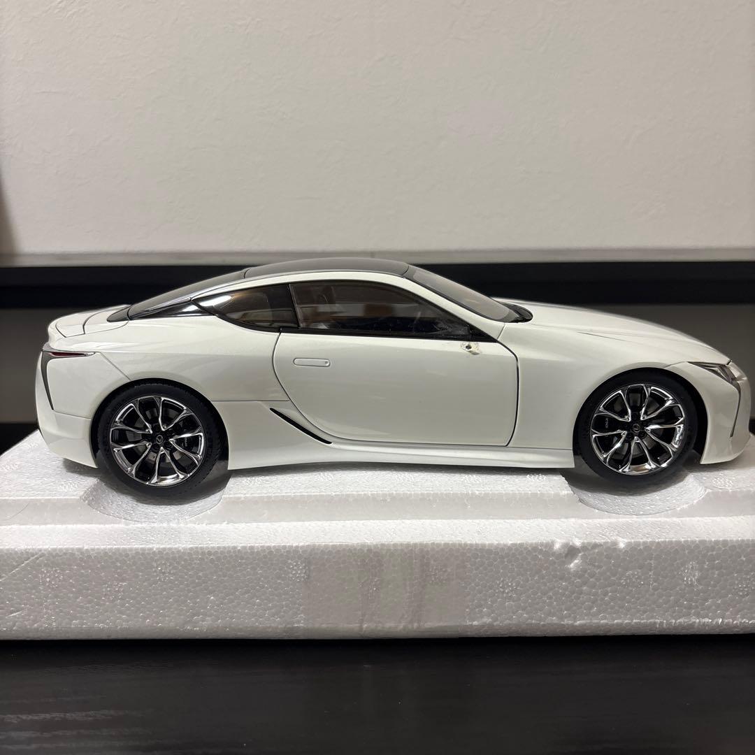 オートアートLexus LC500 ホワイト 1/18 左ミラー欠損　最終値下げ