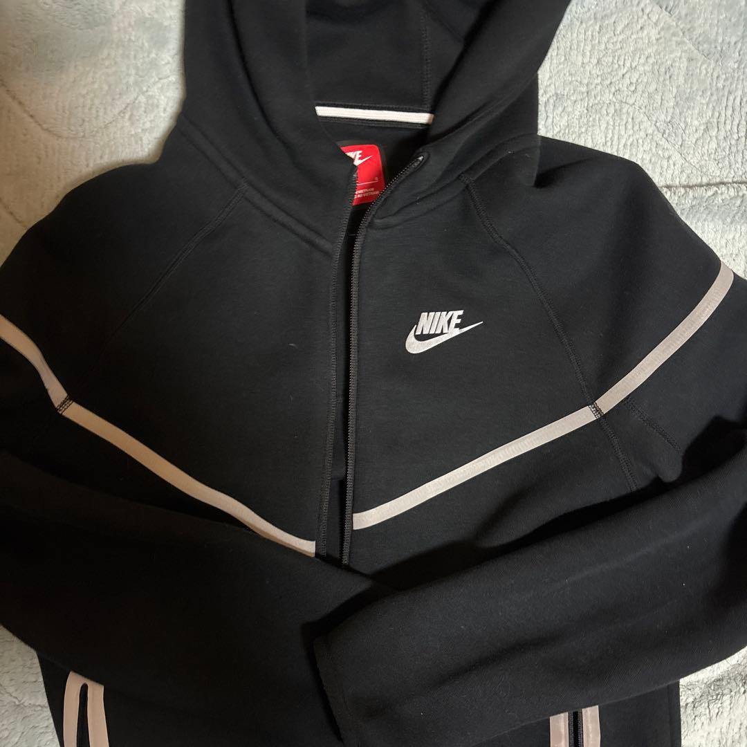 NIKE ブラック パーカー ジッパー付き