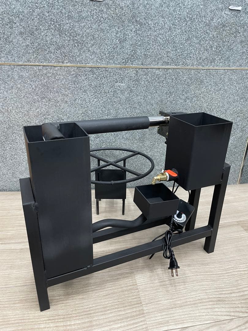 廃油ストーブ　ロケット　送風機と五徳付いています。