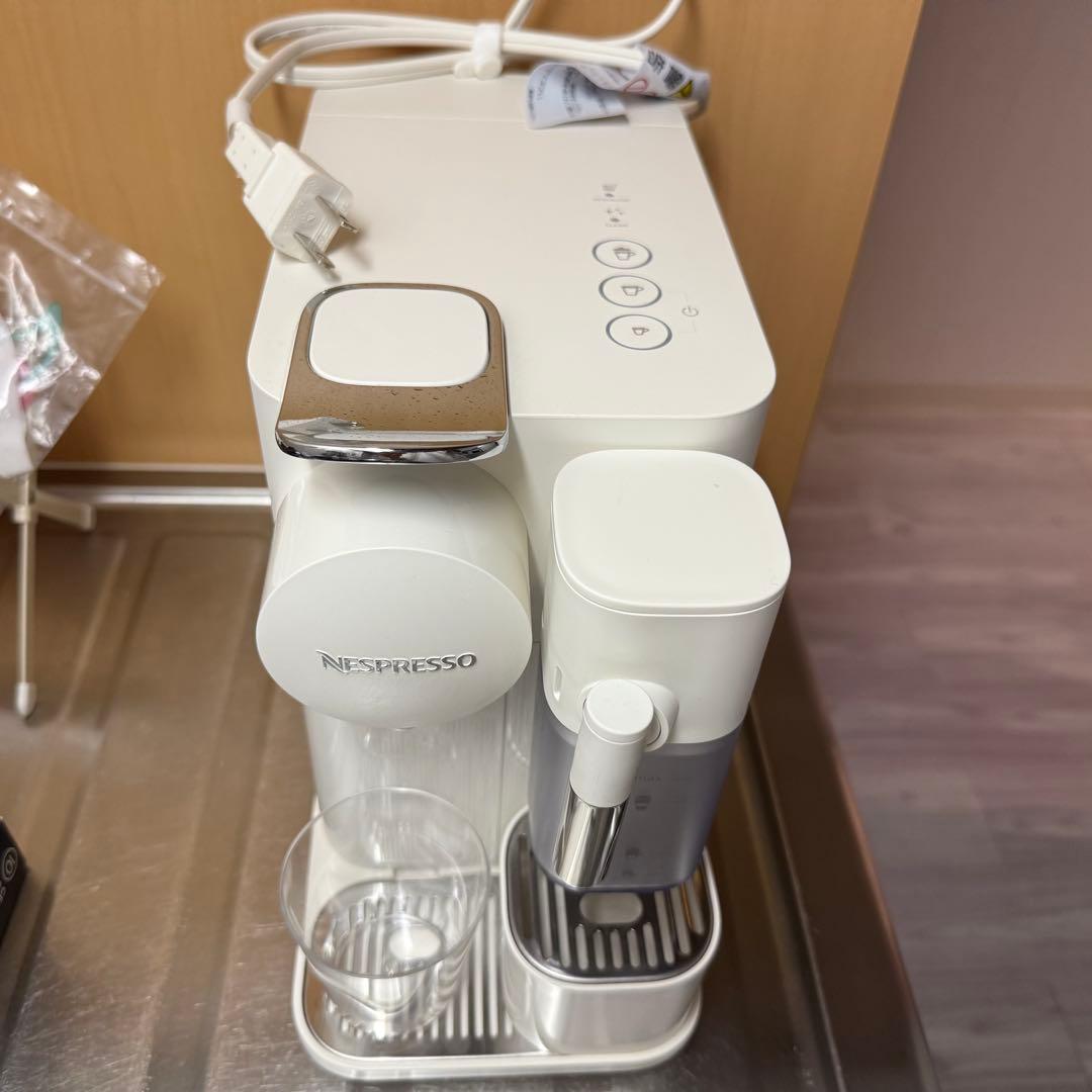 Nespresso コーヒーメーカー ホワイト　ラティシマワン