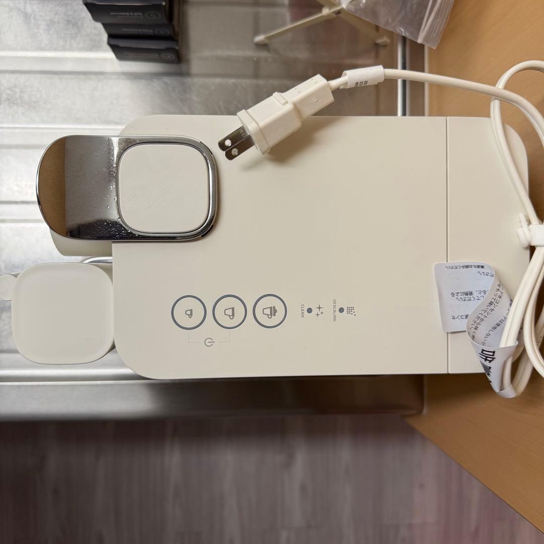 Nespresso コーヒーメーカー ホワイト　ラティシマワン