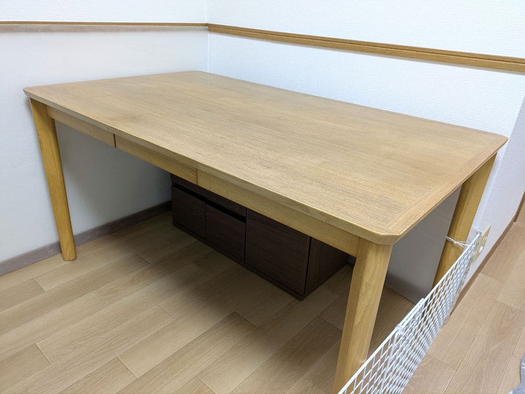 【送料込】ダイニングテーブル 4本脚 引き出し付き 幅135cm　ライトブラウン