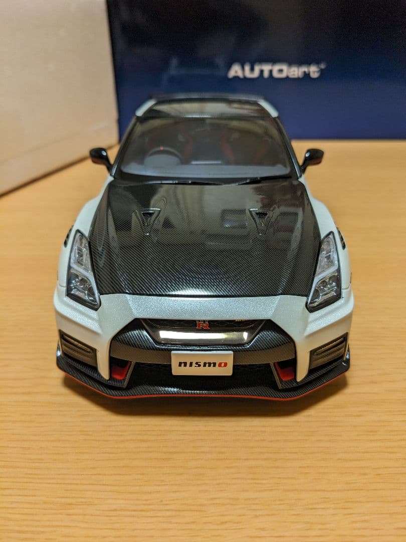 オートアート1/18　ニッサン R35 GT-R ニスモ