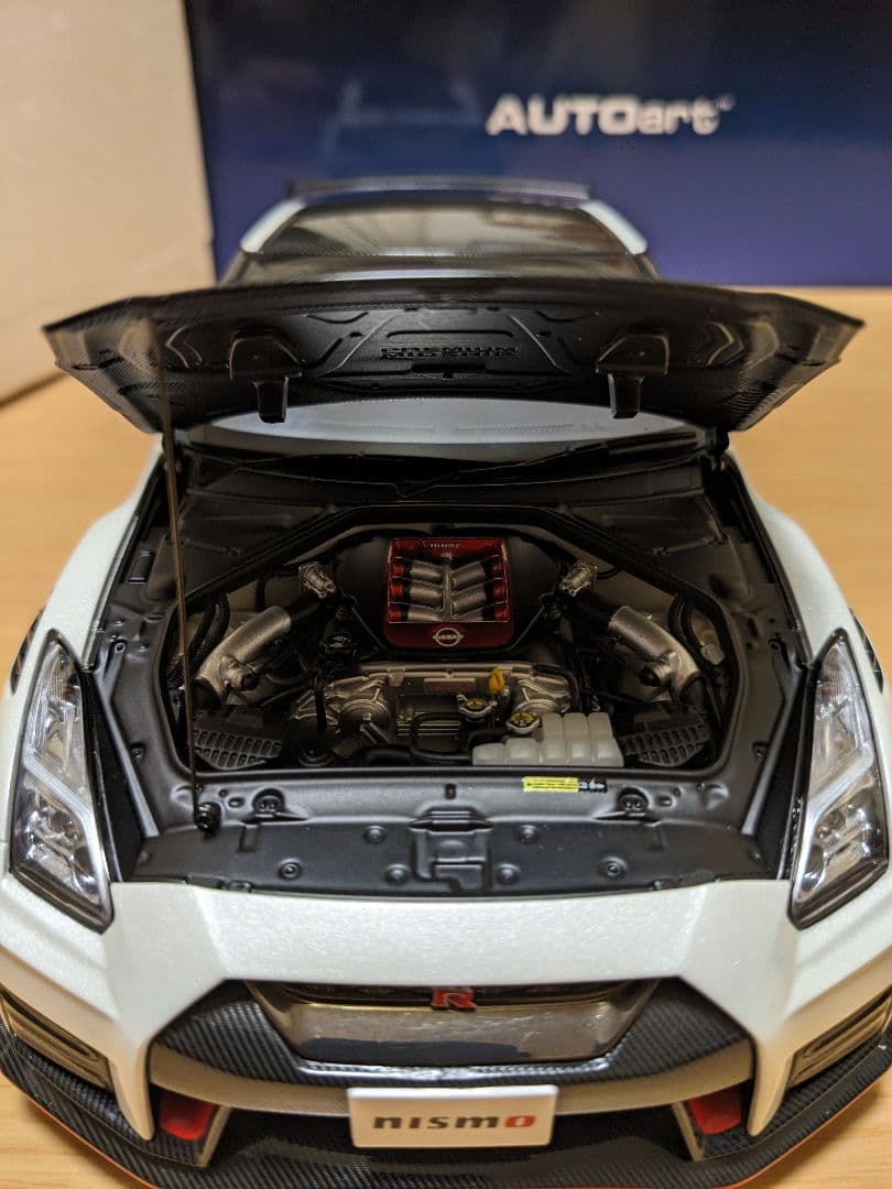 オートアート1/18　ニッサン R35 GT-R ニスモ