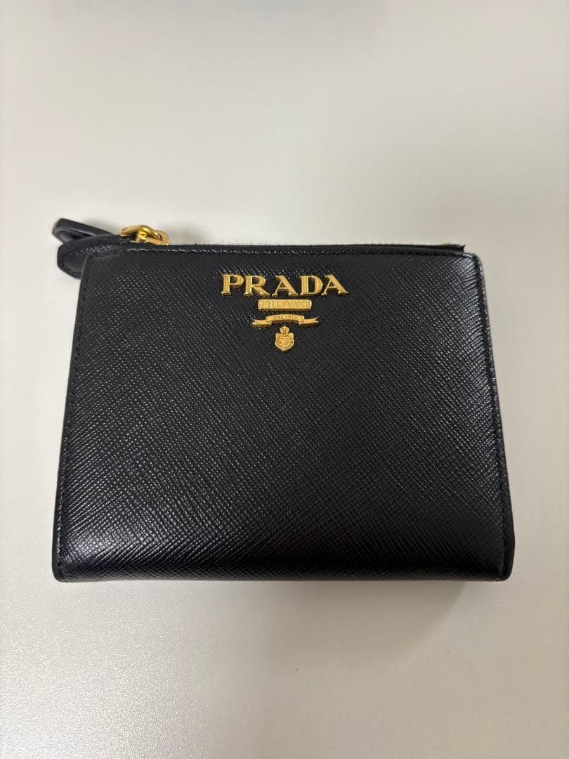 ⭐️hiii_2022ページ⭐️ PRADA コンパクトウォレット