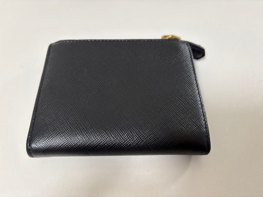 ⭐️hiii_2022ページ⭐️ PRADA コンパクトウォレット