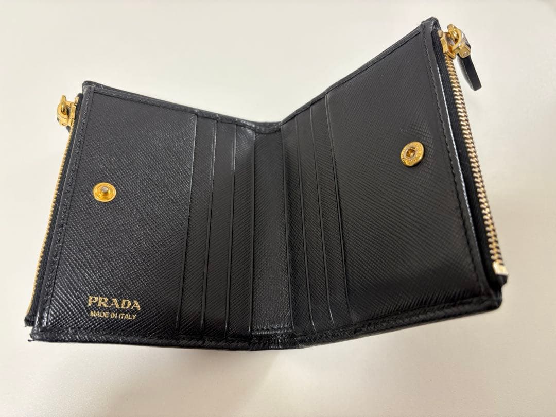 ⭐️hiii_2022ページ⭐️ PRADA コンパクトウォレット