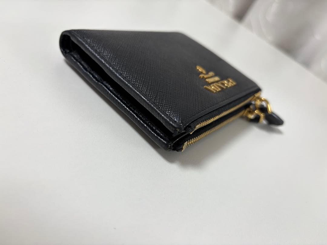 ⭐️hiii_2022ページ⭐️ PRADA コンパクトウォレット
